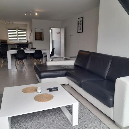 Logement De 100M2 Avec Terrasse Wardrecques Exterior photo